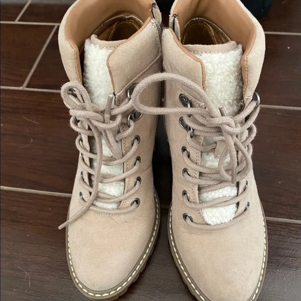 Universal thread heeled boots